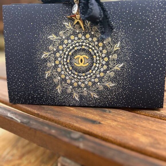 Authentic Chanel 2025 Winter Constellation gift bag, Chanel tissue paper, charm - Picture 4 of 4